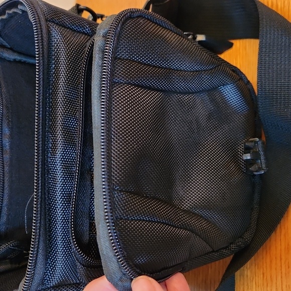 Promaster Digital Elite Photo/Camera Bag with Shoulder Strap and Waist Loop - Picture 6 of 7